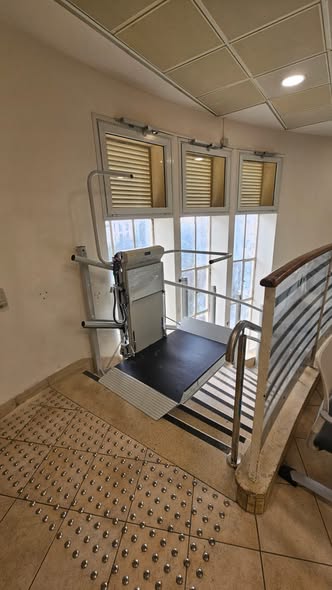 התקנת מעלון משטח בבית החולים כרמל