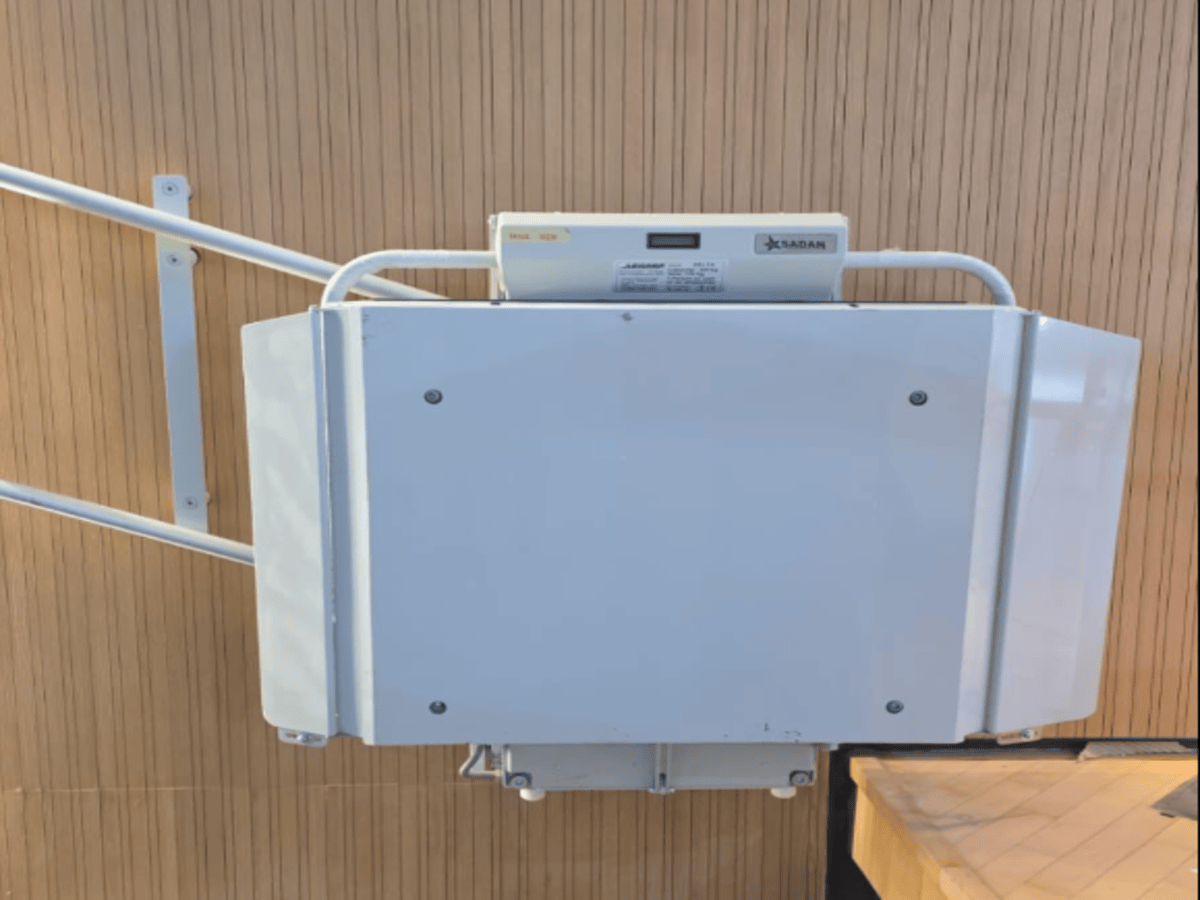 התקנת מעלון מדרגות משופע עם משטח - דגם DELTA, בבית החולים איכילוב